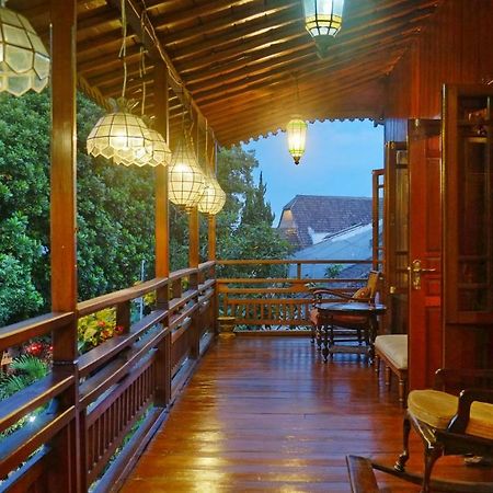 Badjoeri Ethnic Wooden Homestay Bandung Exterior foto