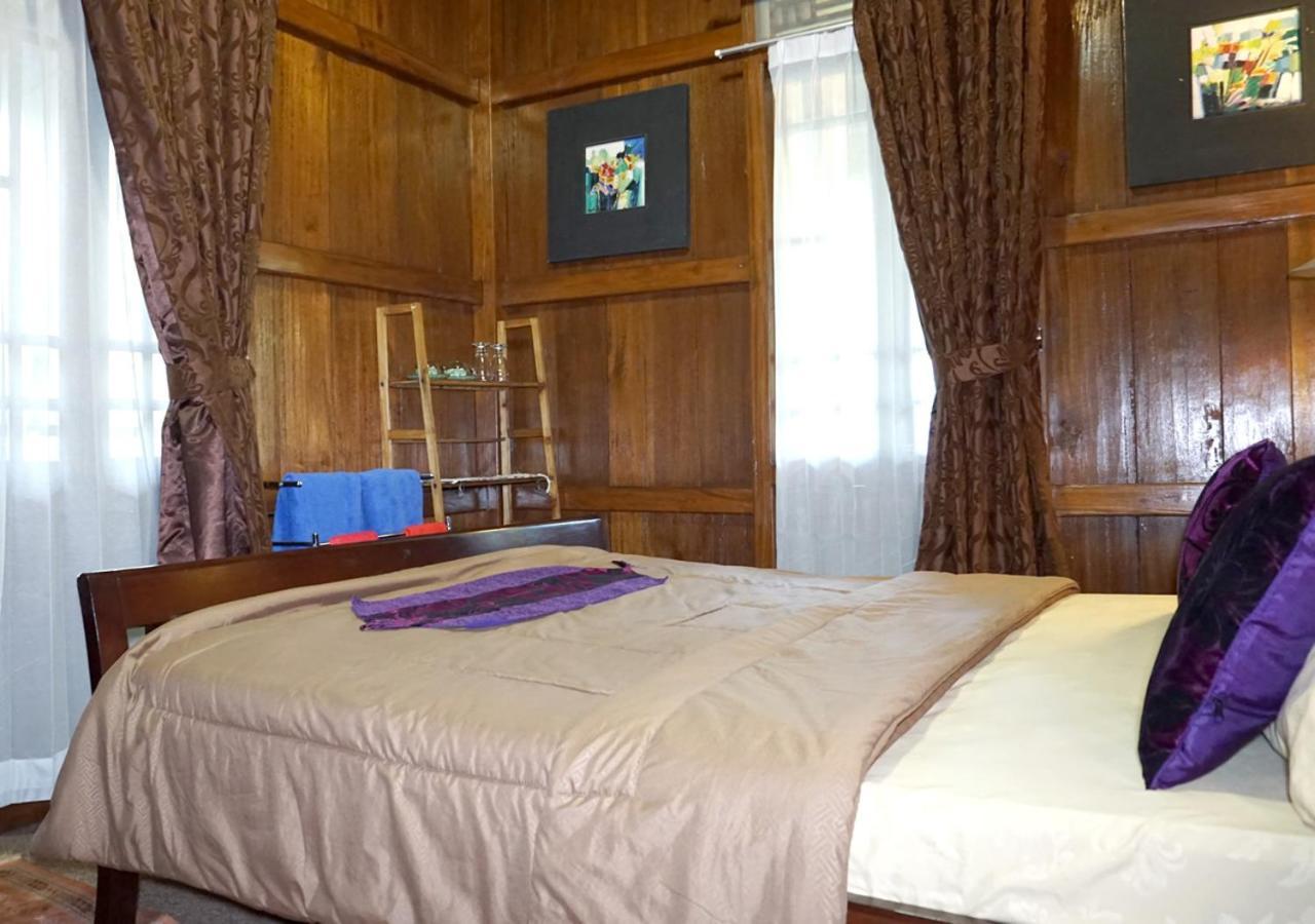 Badjoeri Ethnic Wooden Homestay Bandung Exterior foto