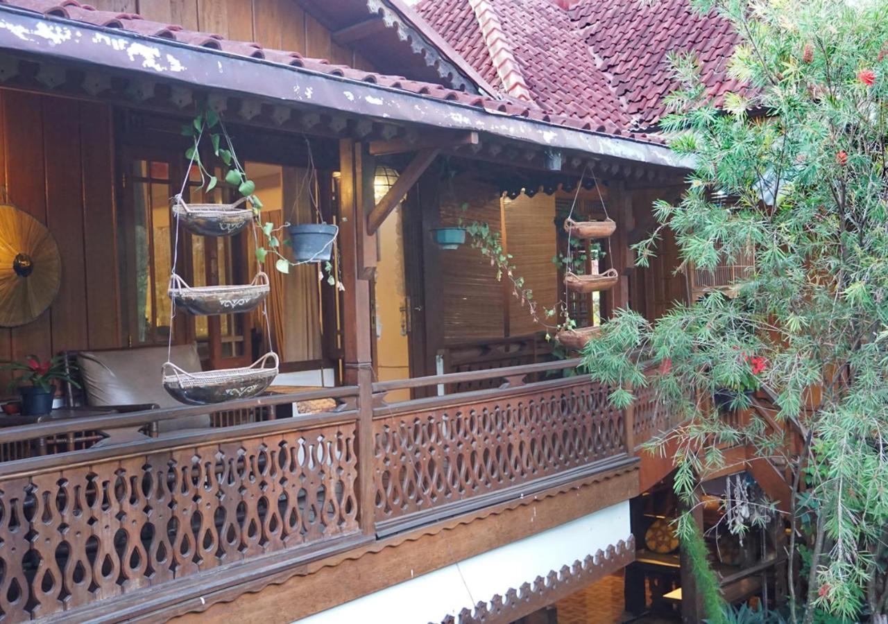 Badjoeri Ethnic Wooden Homestay Bandung Exterior foto