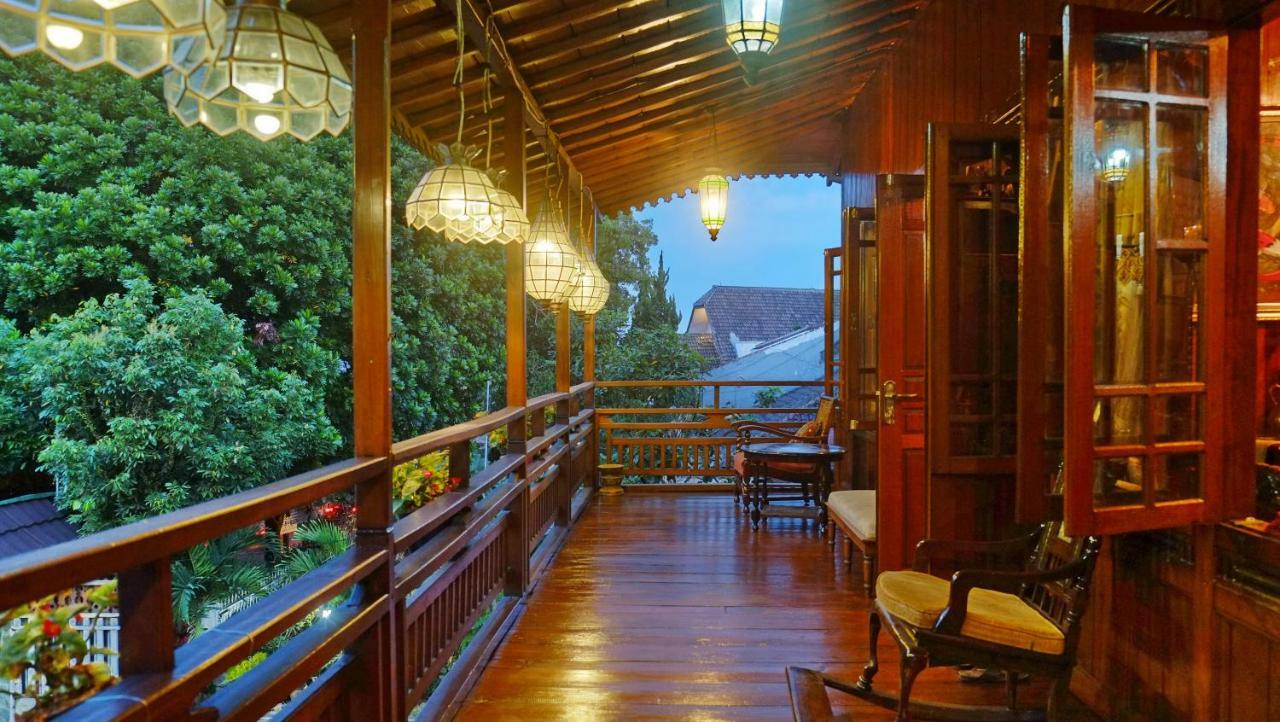 Badjoeri Ethnic Wooden Homestay Bandung Exterior foto