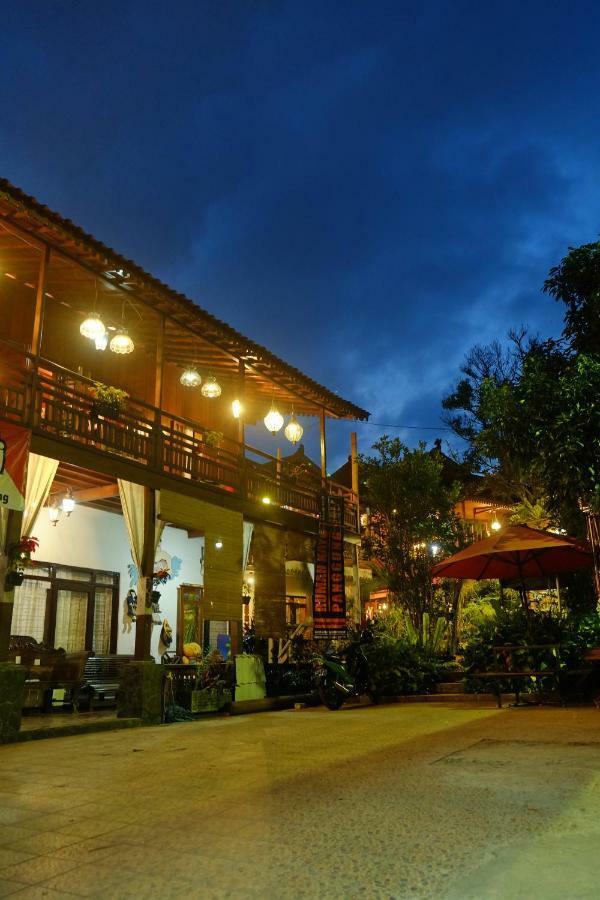 Badjoeri Ethnic Wooden Homestay Bandung Exterior foto