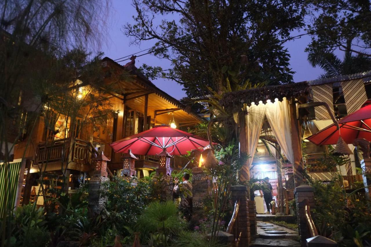 Badjoeri Ethnic Wooden Homestay Bandung Exterior foto