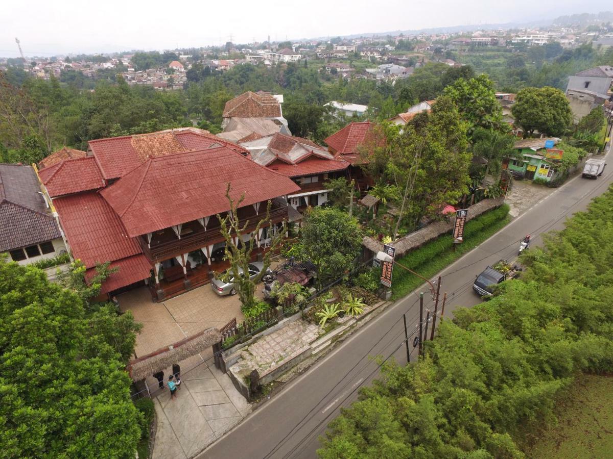 Badjoeri Ethnic Wooden Homestay Bandung Exterior foto