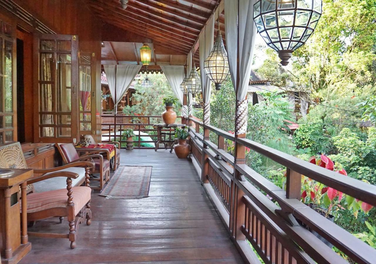 Badjoeri Ethnic Wooden Homestay Bandung Exterior foto